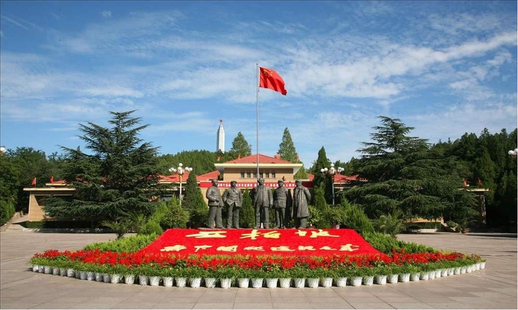 五大书记铜像广场.jpg